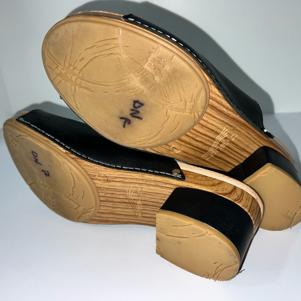 Dansko Black Leather Slide Mule Clogs Low Heel
Comfort Sandals EU 40 US 9 - Picture 13 of 13